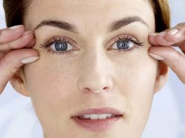 7 способов сделать кожу вокруг глаз идеальной в любом возрасте за 5-7 минут