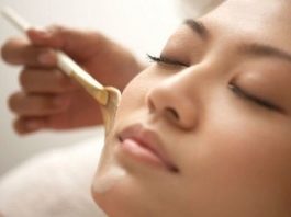 Китайская маска красоты из меда крахмала и соли, которая питает, выравнивает тон кожи, заметно уменьшает проявления пигментных пятен