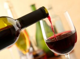 Ученые выяснили, что один бокал красного вина приравнивается к 1 часу занятий спортом