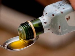 Ложка льняного масла целебнее дорогого лекарства: 5 ценных рецептов применения