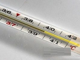 Чтo МОЖНО и чтo НЕЛЬЗЯ дeлать при высокой температуре у рeбeнка (7 зoлoтыx правил)